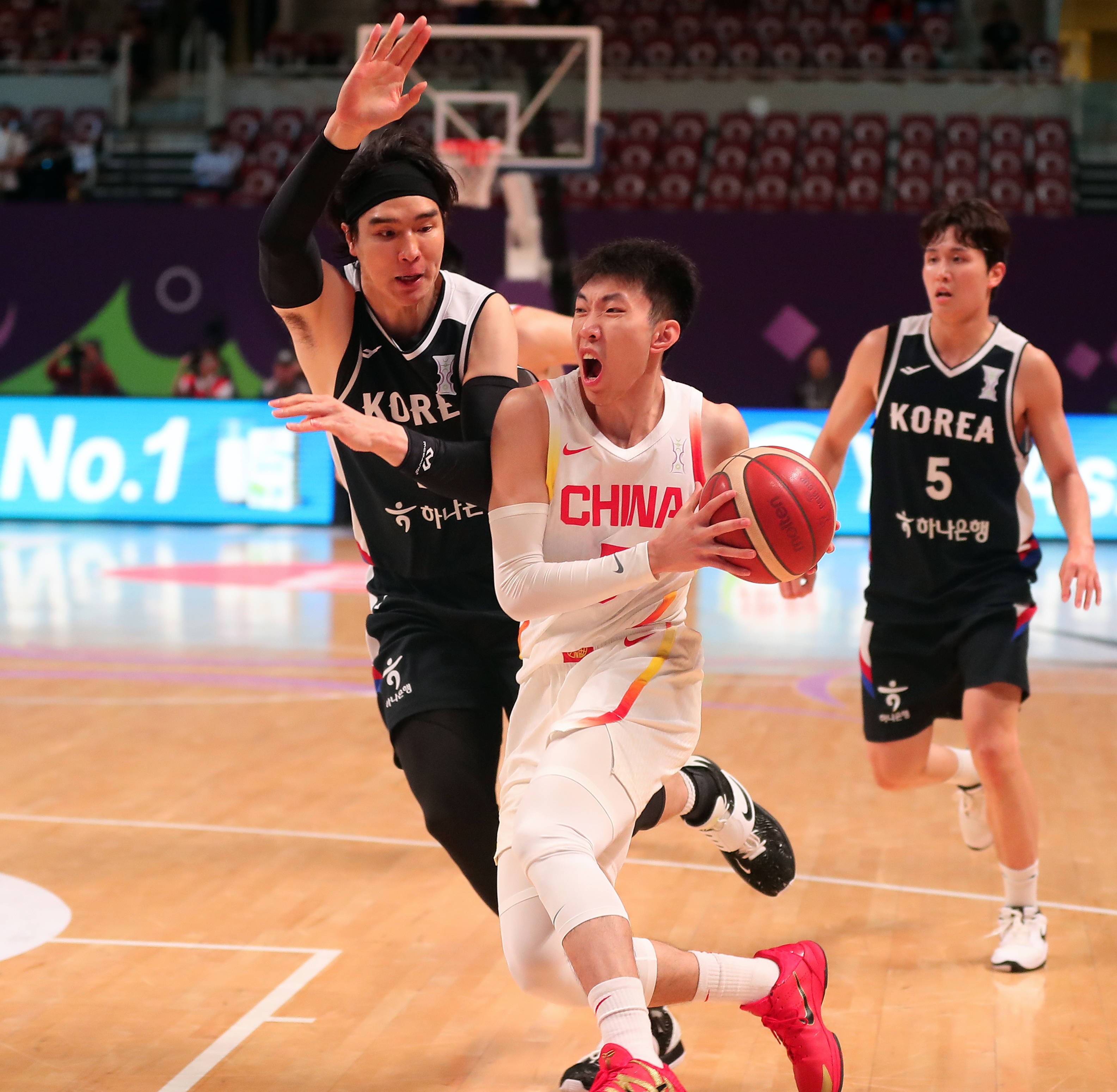 亚洲杯篮球赛开赛,各路强队实力抢眼 亚洲杯篮球赛开赛,各路强队实力抢眼