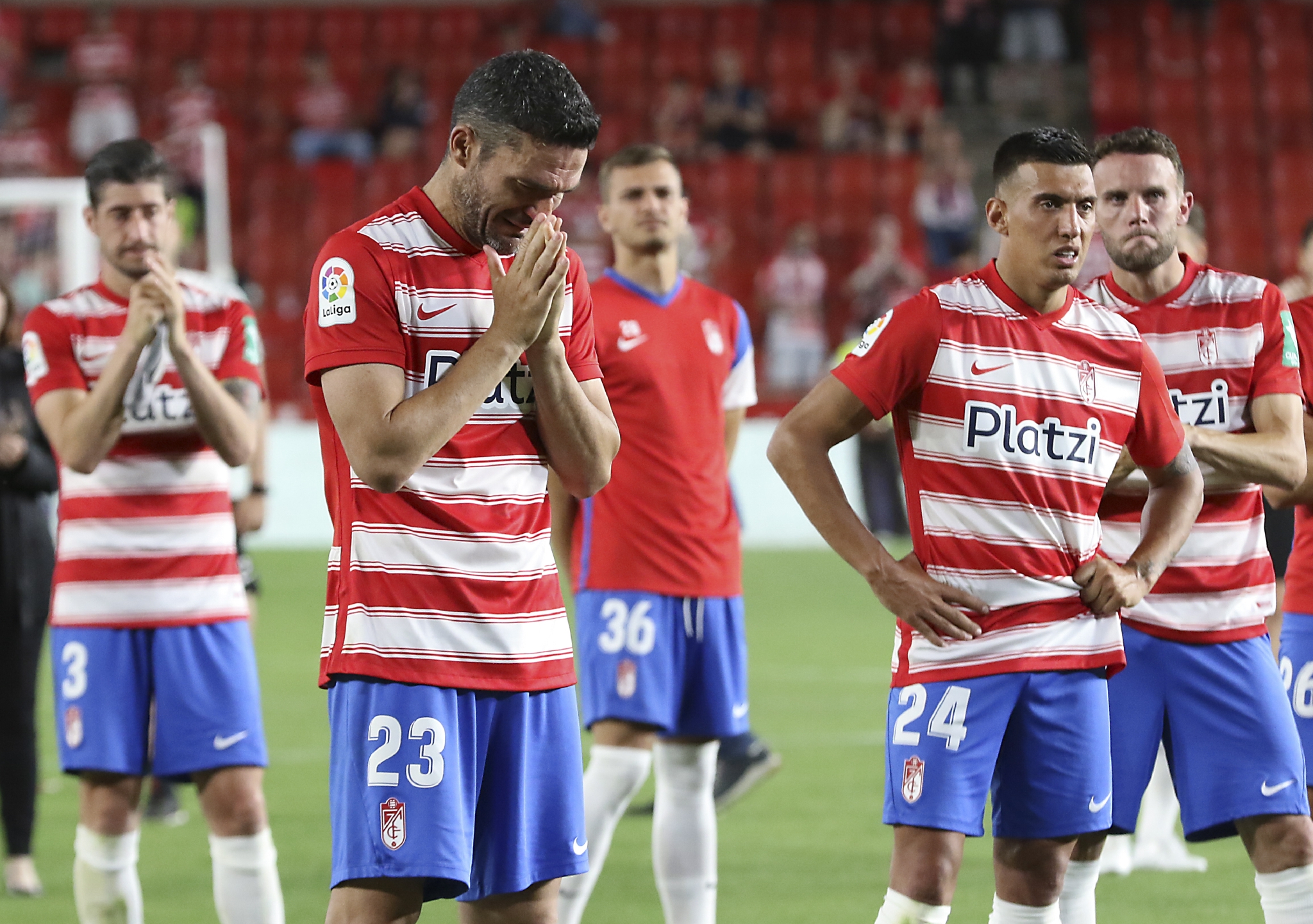 格拉纳达主场惨败,陷入保级泥潭 格拉纳达主场惨败,陷入保级泥潭