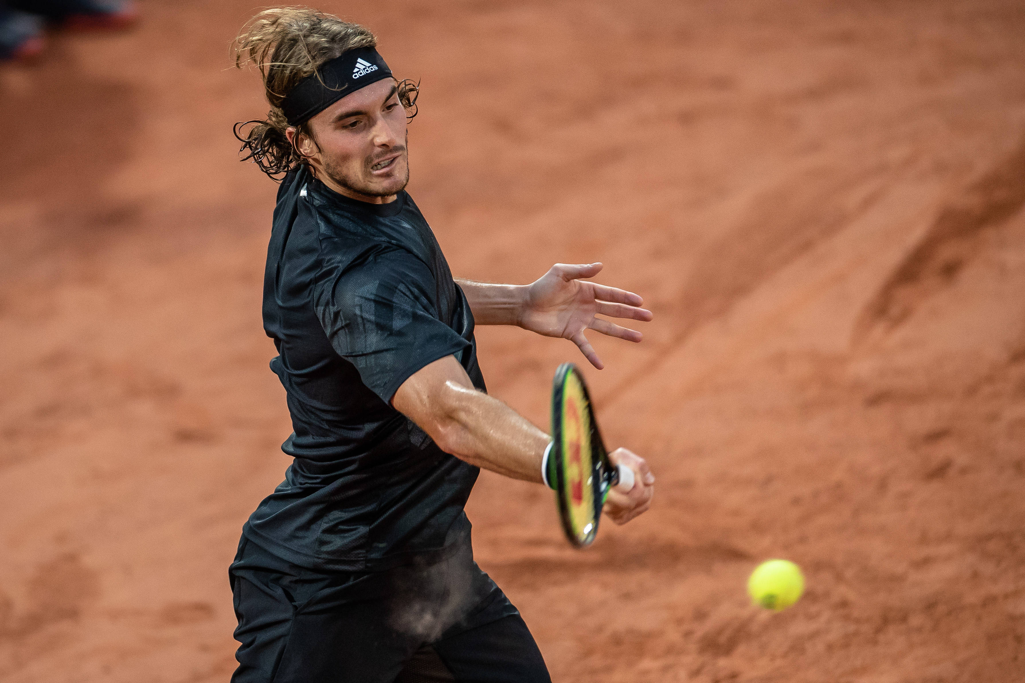 IM体育社区互动入口-戴维斯杯力克法网，西西帕斯高光表现