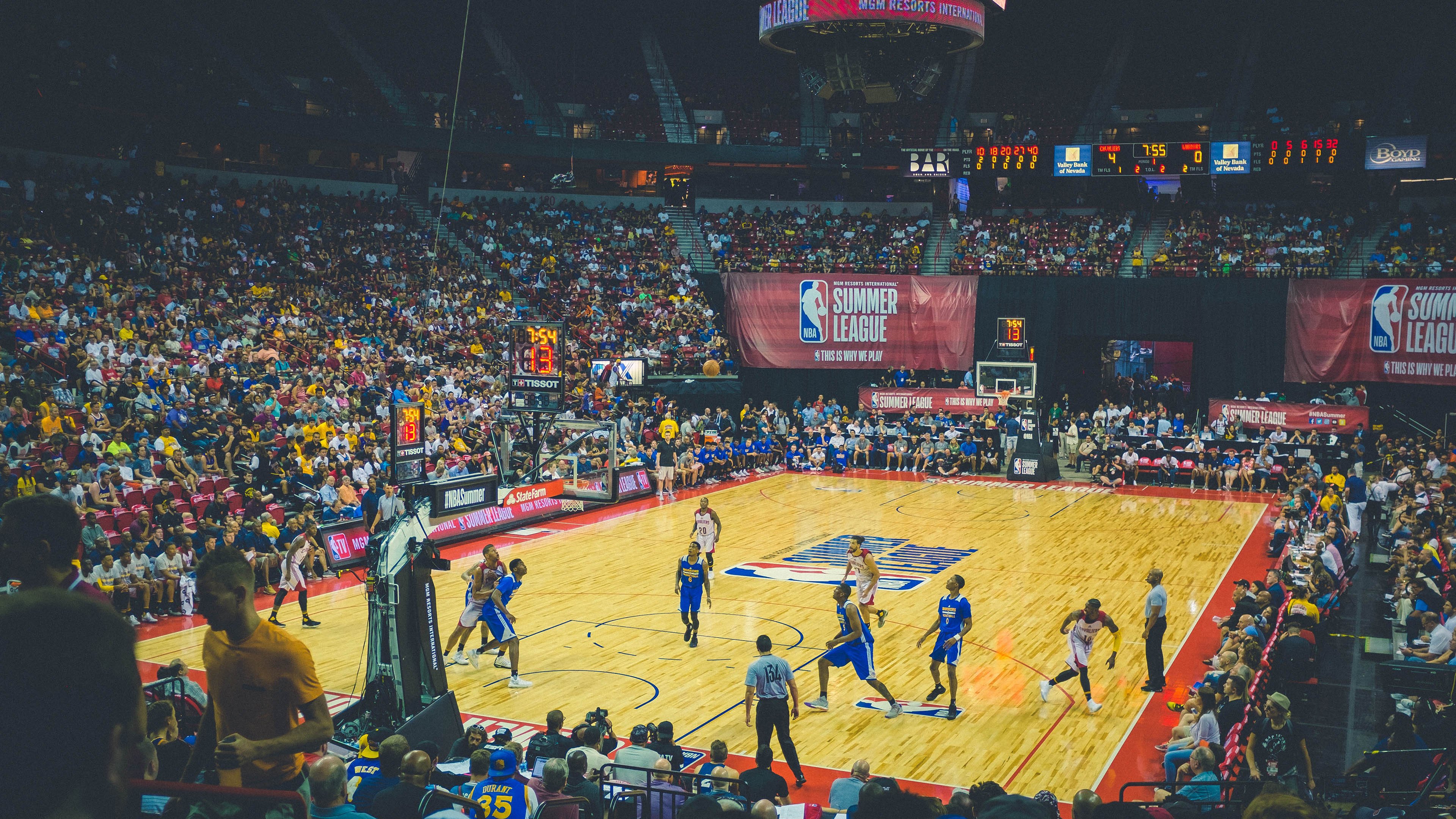 浓眉完美发挥定乾坤，灰熊力克魔术展现实力差距